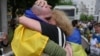 "Мамулечка, я дома!" Как в Украине встречали освобожденных пленных